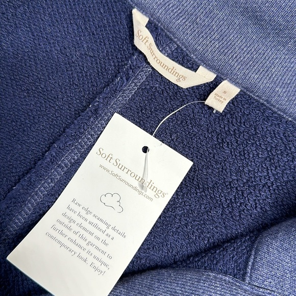 SOFT SURROUNDINGS | Navy Inside-Out Fleece Detail, V-Neck Pullover, Tuni… - Picture 7 of 8